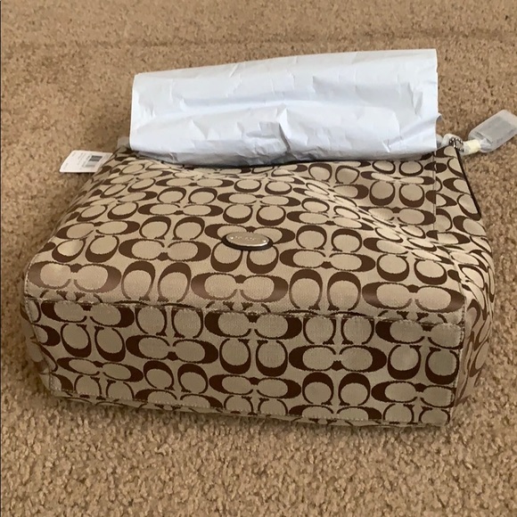 Coach - Picture 6 of 13